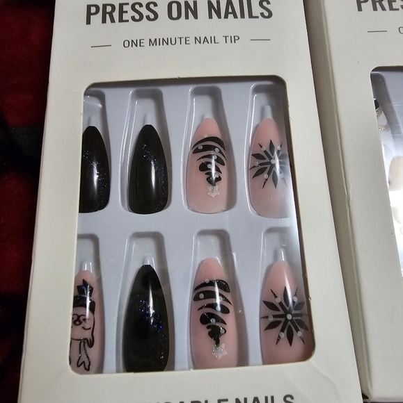 Bundle of Six Pack of Press On Nails - Picture 6 of 9